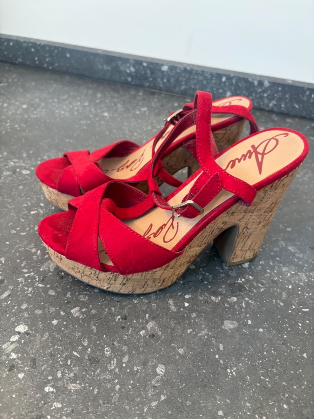Red platform sandal - Picture 2 of 4